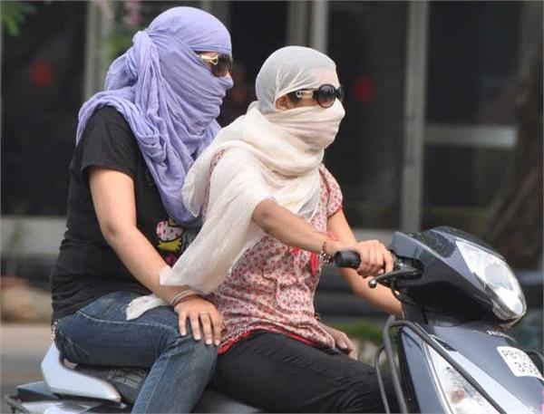 despite the ban on riding two wheelers with their faces covered