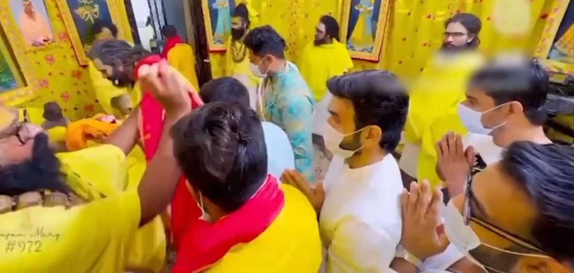 ਜਾਨਲੇਵਾ ਹਮਲੇ ਤੋਂ ਬਾਅਦ ਪ੍ਰੇਮਾਨੰਦ ਮਹਾਰਾਜ ਦੀ ਸ਼ਰਣ ''ਚ ਪਹੁੰਚੇ ਫਾਜ਼ਿਲਪੁਰੀਆ