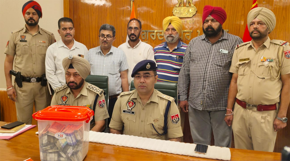 ਪੰਜਾਬ : ਮੰਦਰ 'ਚ 17.85 ਲੱਖ ਦੀ ਚੋਰੀ ਦੇ ਮਾਮਲੇ 'ਚ ਵੱਡਾ ਖ਼ੁਲਾਸਾ, ਅਸਲੀਅਤ ਜਾਣ ਲੱਗੇਗਾ ਝਟਕਾ