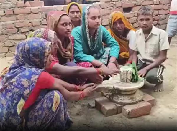 panchmukhi shivling pond people police