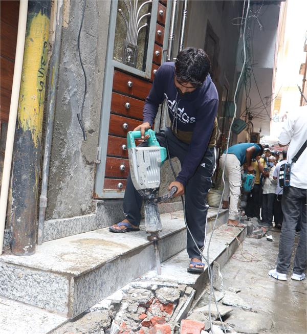 illegal property of drug smugglers demolished in jalandhar