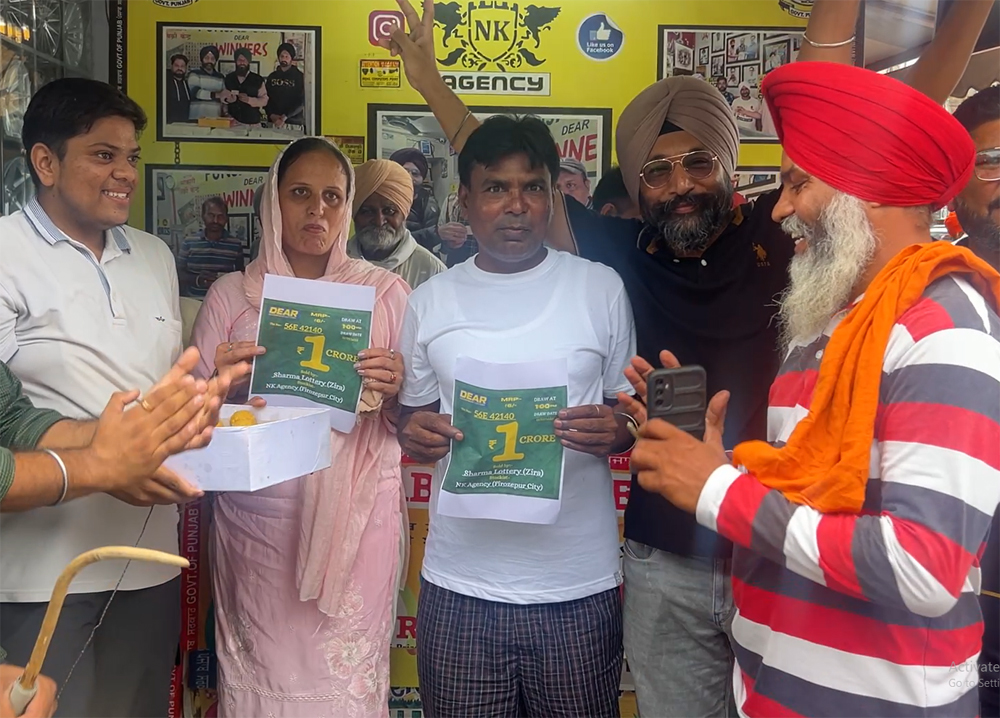 ਮੋਗਾ ਤੋਂ ਫਿਰੋਜ਼ਪੁਰ ਆਏ ਮਜ਼ਦੂਰ ਦੀ ਕਿਸਮਤ ਨੇ ਮਾਰੀ ਪਲਟੀ, ਕੁੱਝ ਘੰਟਿਆਂ ''ਚ ਬਣਿਆ ਕਰੋੜਪਤੀ