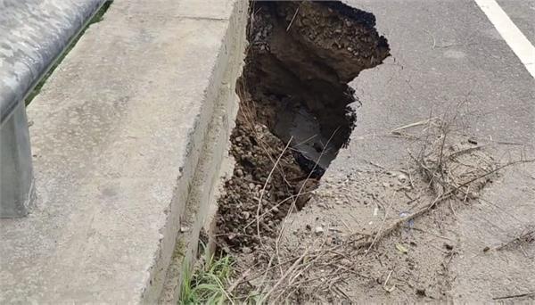 bridge  accident  pothole
