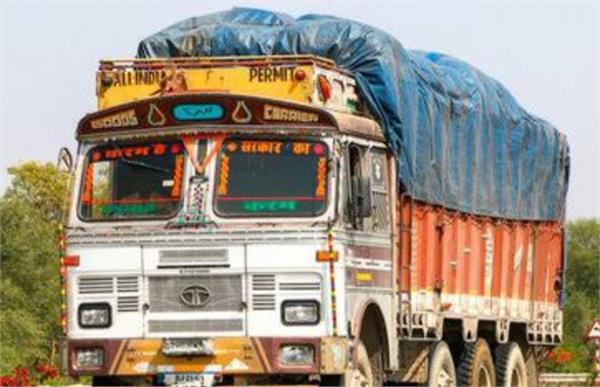 10 vehicles including trucks from jammu and delhi stopped