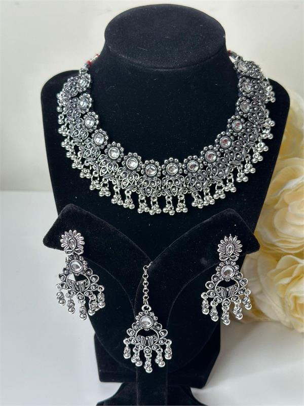 traditional oxidized jewelry is giving women a royal look 
