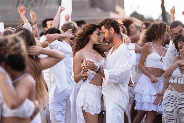 yash raj films to release war 2  s first song aawan jawan this week