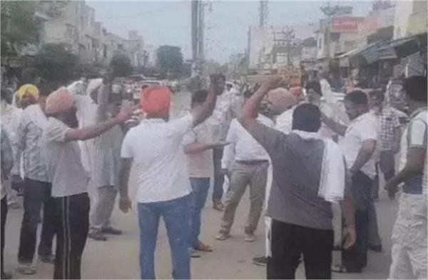 farmers take agriculture officer hostage