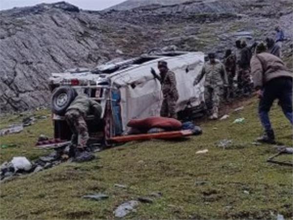 tempo traveler accident people injured
