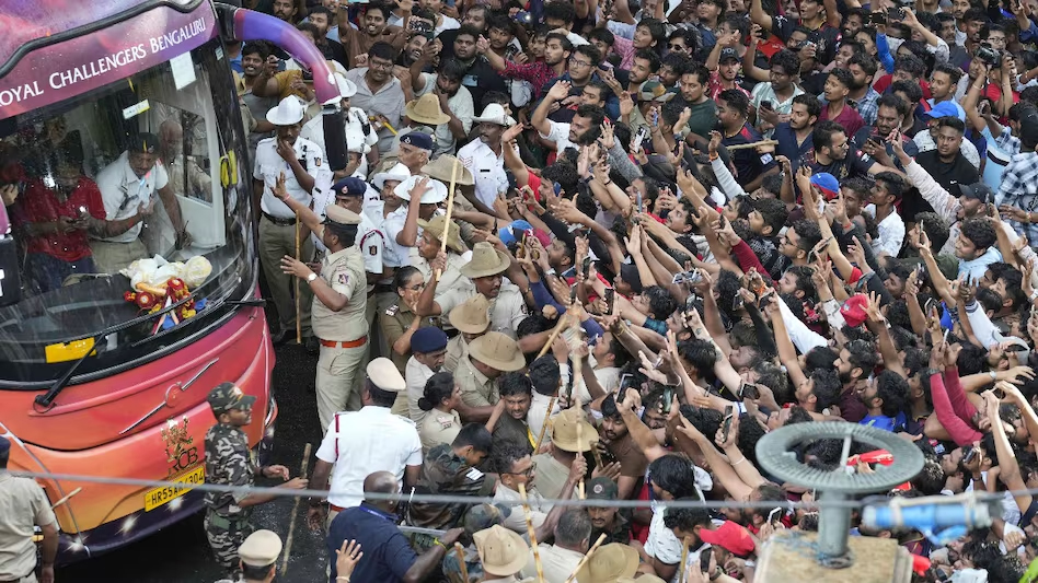 RCB ਨੂੰ ਵੱਡਾ ਝਟਕਾ! ਬੈਂਗਲੁਰੂ ਭਾਜੜ ਮਾਮਲੇ ''ਚ ਸਰਕਾਰ ਨੇ ਕ੍ਰਿਮਨਲ ਕੇਸ ਚਲਾਉਣ ਦੀ ਦਿੱਤੀ ਮਨਜ਼ੂਰੀ