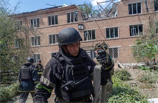 attack on court building in iran
