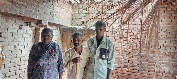 the roof of a room collapsed due to rain in asal village 