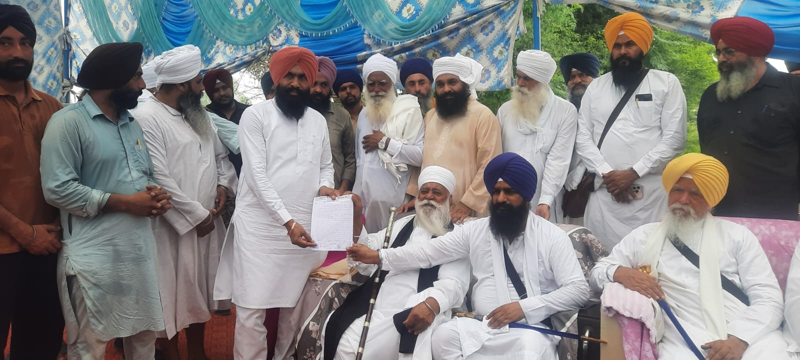 ਪਿੰਡ ਚੰਨਣਵਾਲ ''ਚ ਬਣੇਗੀ ਪੱਕੀ ਸੜਕ, ਵਿਧਾਇਕ ਪੰਡੋਰੀ ਨੇ ਦਿੱਤਾ ਭਰੋਸਾ