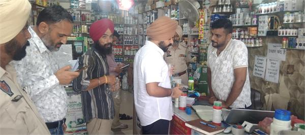 sdm dinanagar checks fertilizer warehouses