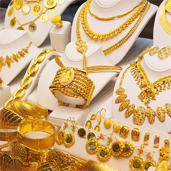 gold prices fall for fourth day  silver also falls
