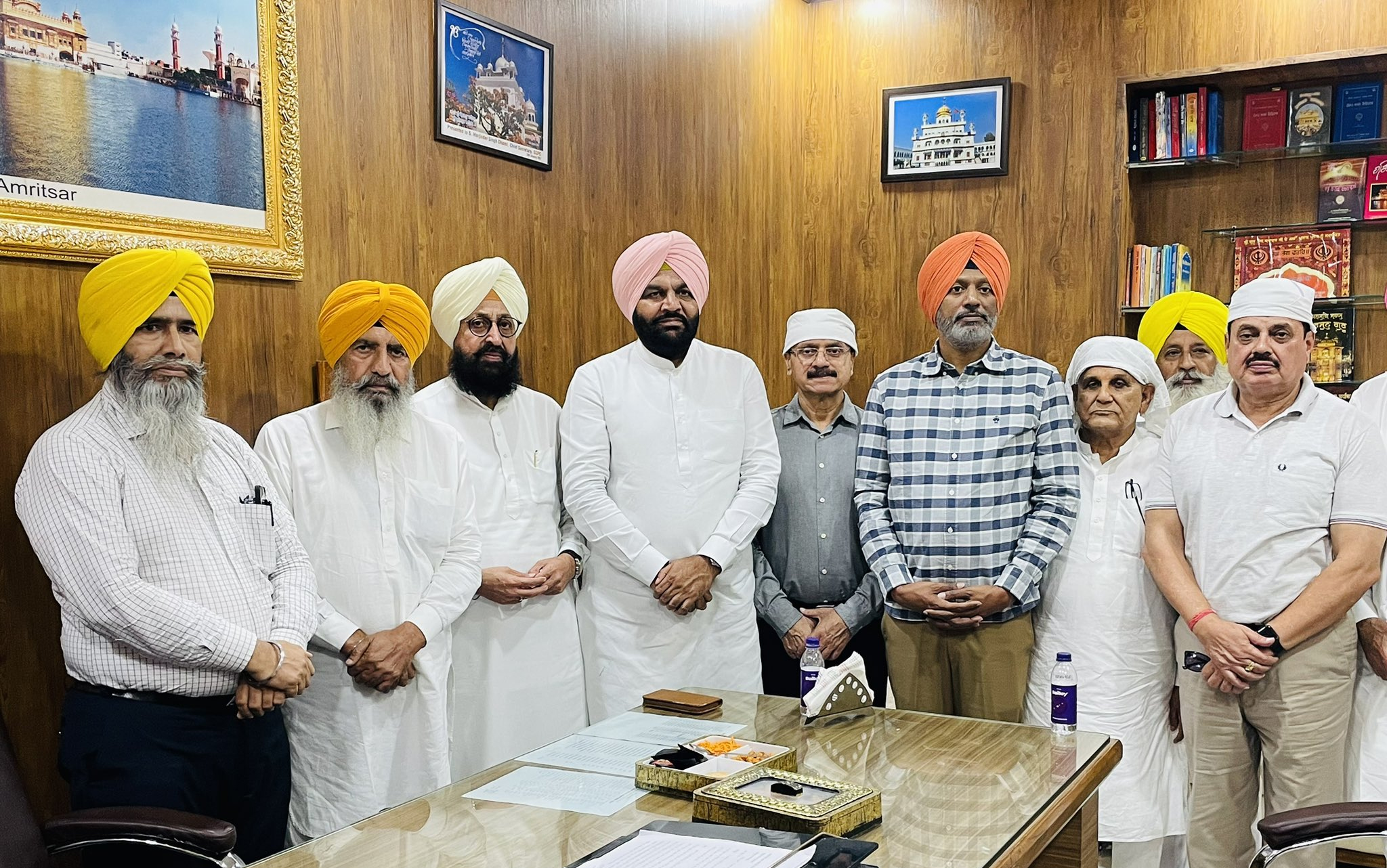 ਸੱਚਖੰਡ ਸ੍ਰੀ ਹਰਿਮੰਦਰ ਸਾਹਿਬ ਨਤਮਸਤਕ ਹੋਏ ਪ੍ਰਤਾਪ ਬਾਜਵਾ, ਧਮਕੀ ਭਰੀਆਂ ਈਮੇਲਾਂ ਸਬੰਧੀ ਦਿੱਤਾ ਵੱਡਾ ਬਿਆਨ