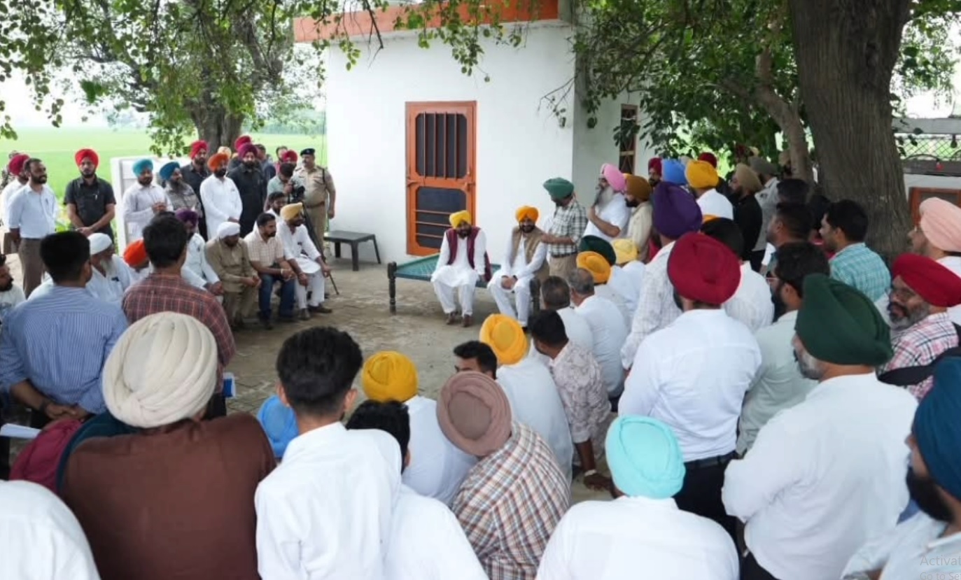 CM ਮਾਨ ਨੇ ਕਿਸਾਨਾਂ ਨਾਲ ਮੋਟਰ ''ਤੇ ਲਾਈ ਸੱਥ, ਸੁਣੀਆਂ ਮੁਸ਼ਕਲਾਂ