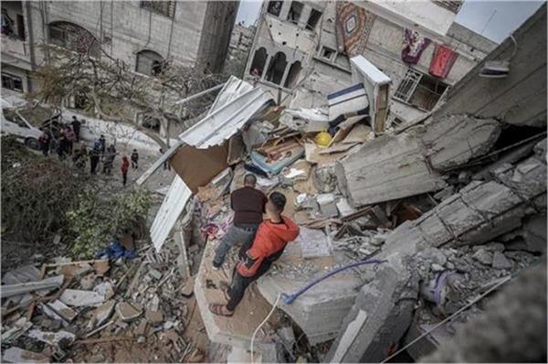 israeli strikes kill at least 21 in gaza