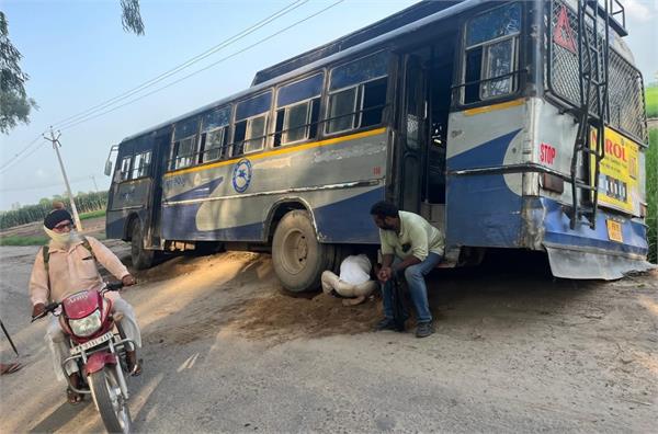 bus falls into fields due to poor road condition in bihla gehla