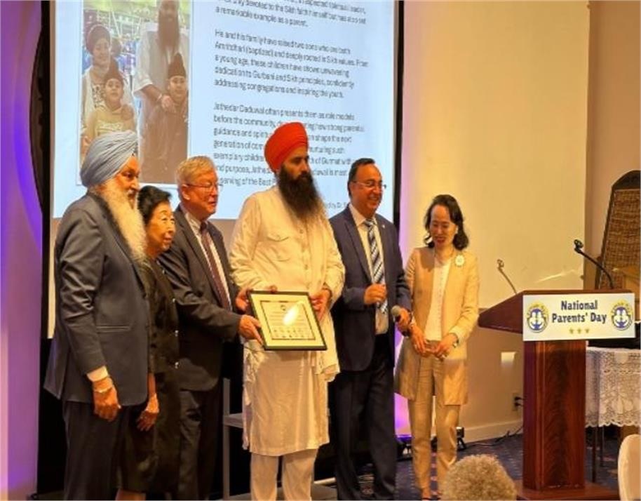ਜਥੇਦਾਰ ਬਲਜੀਤ ਸਿੰਘ ਦਾਦੂਵਾਲ ਦਾ ਅਮਰੀਕਾ ''ਚ ਯੂਪੀਐੱਫ ਵੱਲੋਂ ''Best Parents'' ਪੁਰਸਕਾਰ ਨਾਲ ਸਨਮਾਨ