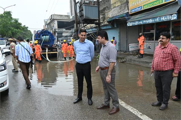 municipal corporation staff active in the areas for rainwater drainage
