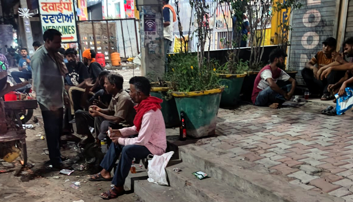 ਸ਼ਰੇਆਮ ਉਡਾਈਆਂ ਜਾ ਰਹੀਆਂ ਨਿਯਮਾਂ ਦੀਆਂ ਧੱਜੀਆਂ! ਸੜਕਾਂ 'ਤੇ ਟਕਰਾਏ ਜਾ ਰਹੇ 'ਜਾਮ 'ਤੇ ਜਾਮ'