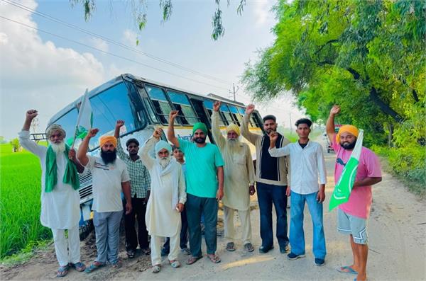 bku dakounda protests against government  demands immediate repair of road