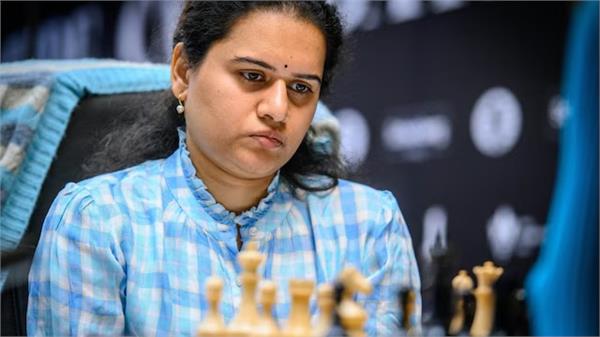 humpy defeats china  s li in final  india set to win world cup