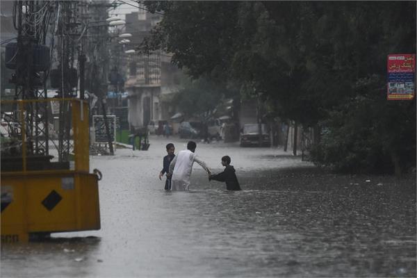 10 people die in flood related incidents in pok