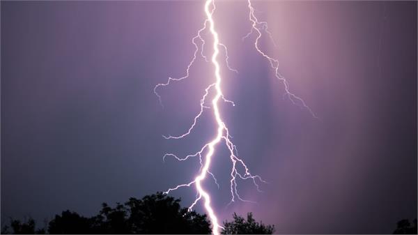 lightning strikes in bihar  19 people