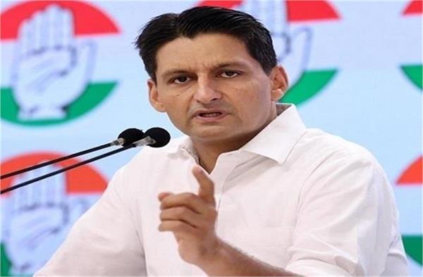 deepender hooda targeted the central government in parliament