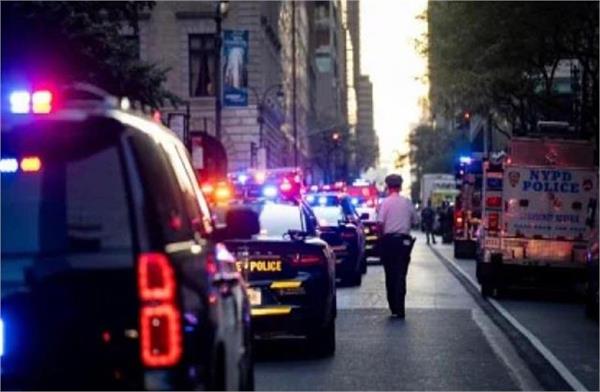 attackers open fire in club  3 dead  many injured