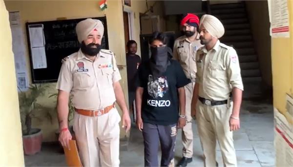 accused arrested with two country made pistols