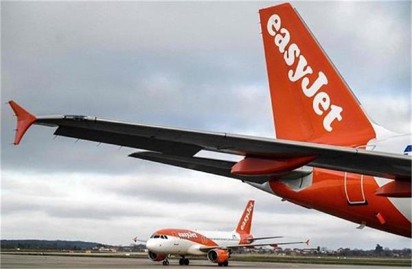 flight chaos  passenger tries to forcefully enter cockpit