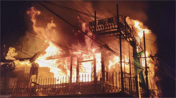 terrible fire breaks out in three storey building