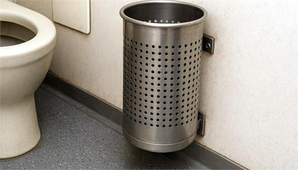 child body found in kushinagar express toilet