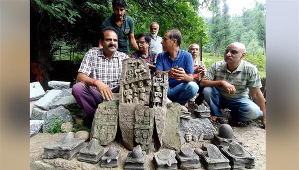 ancient hindu idols found during excavation in anantnag