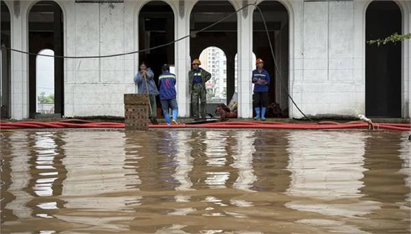 8 killed in floods  landslides in vietnam and thailand