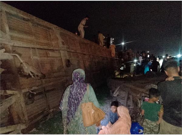 major train accident train full of passengers derails