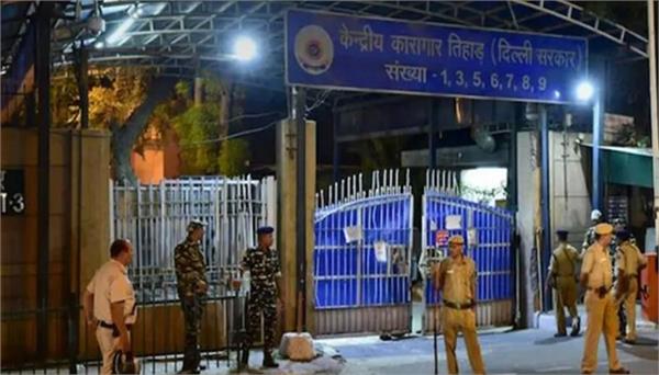 extortion case  9 tihar jail officers suspended