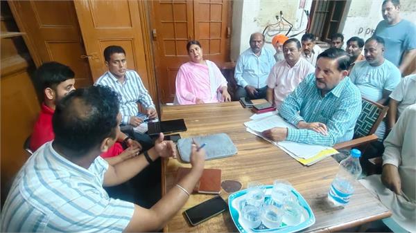 railway officials visited dinanagar railway station for renovation