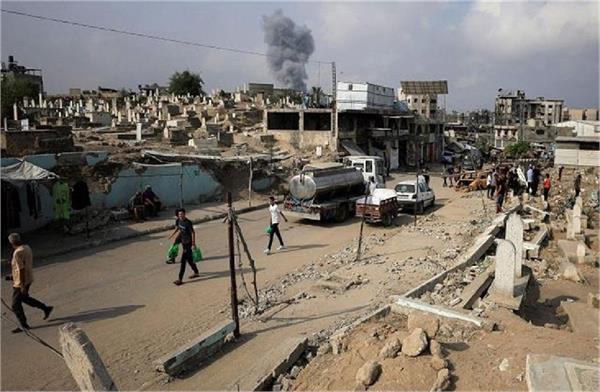 israeli forces open fire on crowd gathering for relief supplies in gaza