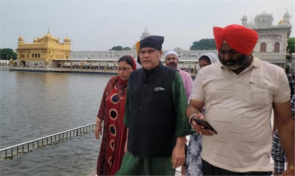 sanjeev arora paid obeisance at sachkhand sri harmandir sahib