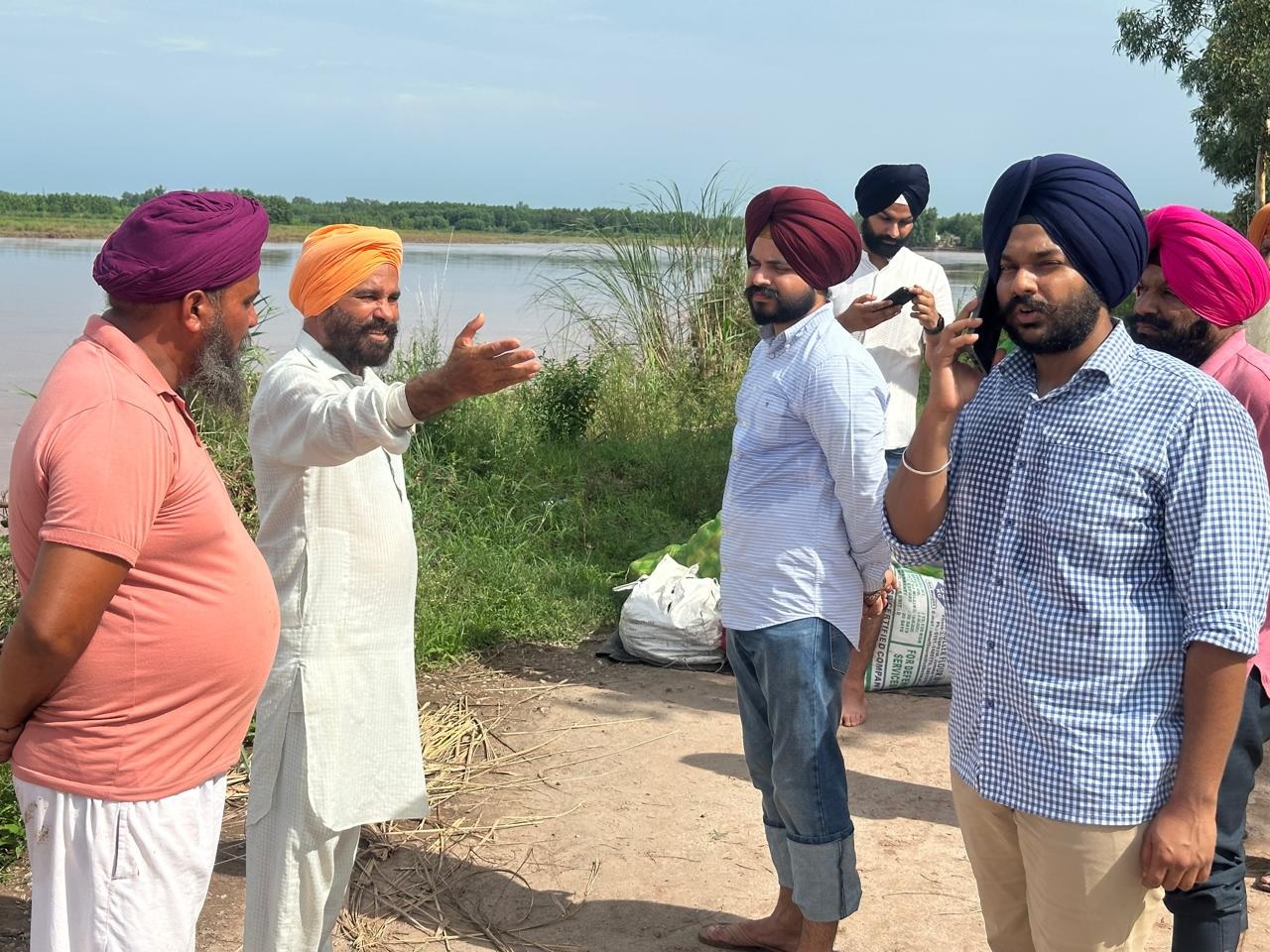 ਐੱਸ. ਡੀ. ਐੱਮ. ਦੀਨਾਨਗਰ ਨੇ ਰਾਵੀ ਦਰਿਆ ਦਾ ਕੀਤਾ ਦੌਰਾ, ਲੋਕਾਂ ਦੀਆਂ ਸੁਣੀਆਂ ਮੁਸ਼ਕਲਾਂ