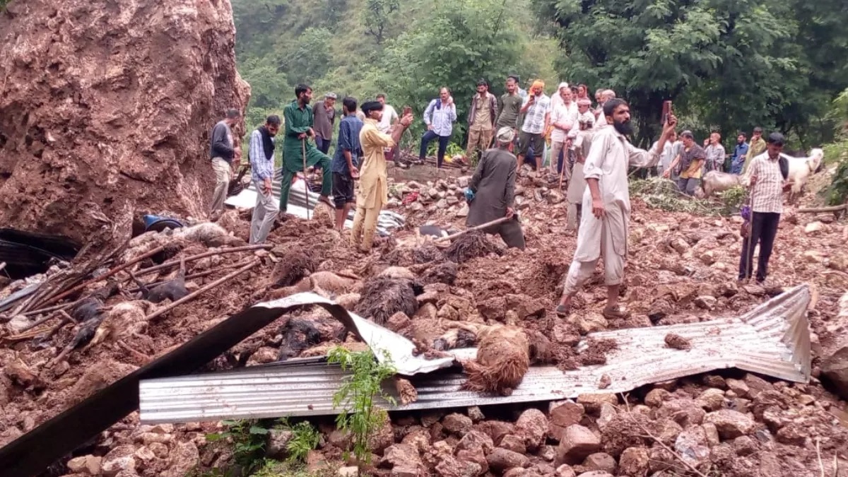 ਜੰਮੂ-ਕਸ਼ਮੀਰ ਦੇ ਰਿਆਸੀ ''ਚ landslide, ਇੱਕੋਂ ਪਰਿਵਾਰ ਦੇ 7 ਮੈਂਬਰਾਂ ਦੀ ਮੌਤ ਦਾ ਖਦਸ਼ਾ