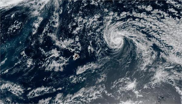 hurricane henriette regains strength