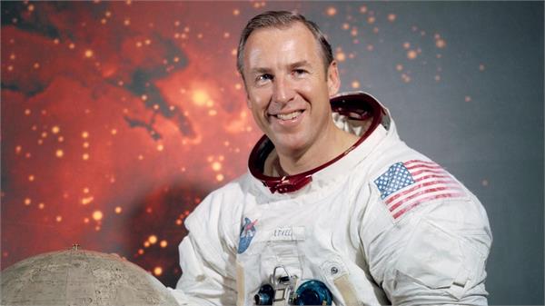 nasa astronaut jim lovell dies
