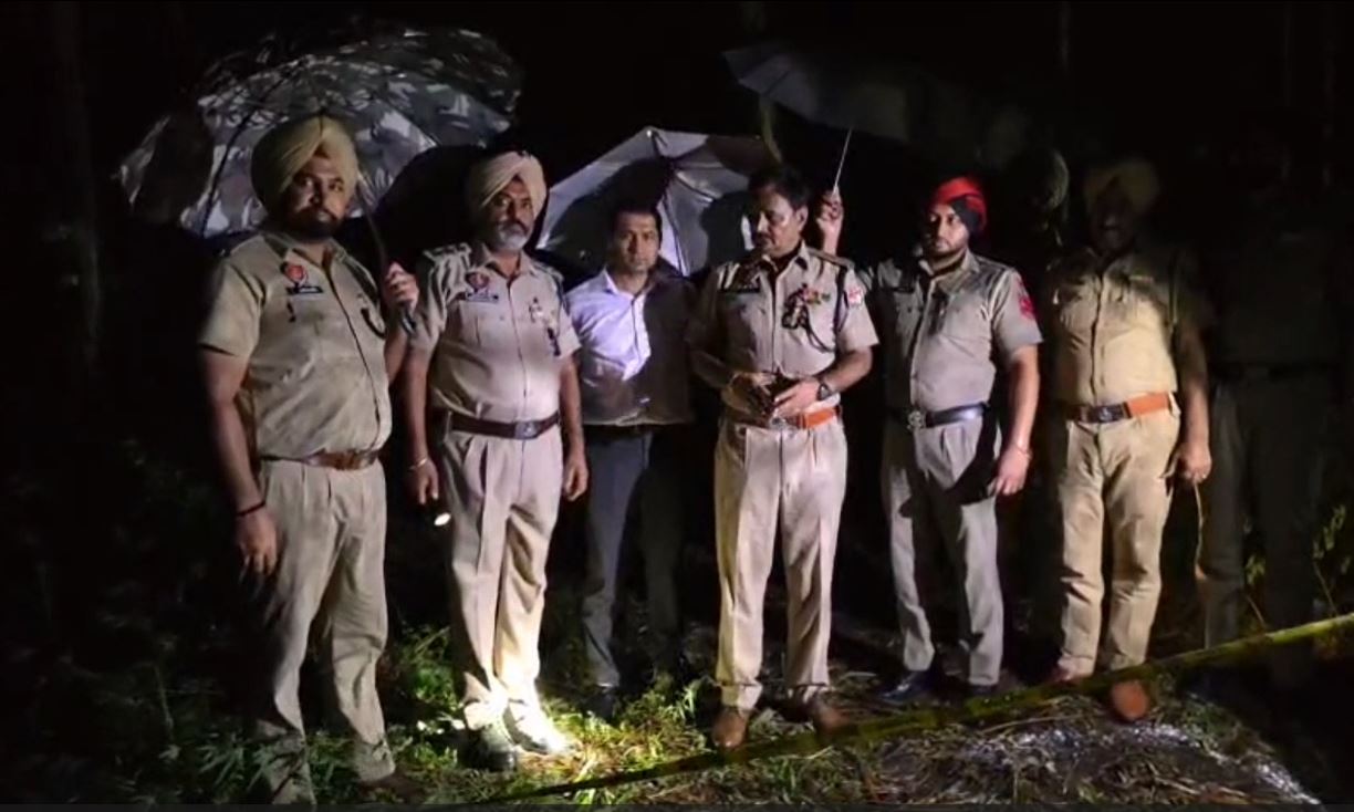 ਪੰਜਾਬ ਪੁਲਸ ਵੱਲੋਂ ਗ੍ਰਿਫ਼ਤਾਰ ਸ਼ੂਟਰ ਨੇ ਕੱਢ ਲਈ SHO ਦੀ ਰਿਵਾਲਵਰ ਤੇ ਫ਼ਿਰ...