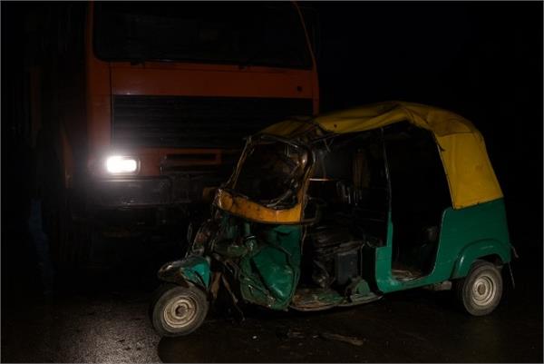 four killed in autorickshaw truck collision