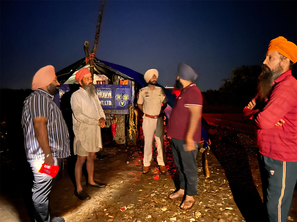 MLA ਜਸਵੀਰ ਰਾਜਾ ਵੱਲੋਂ ਆਰਜੀ ਤੌਰ ''ਤੇ ਬਣਾਏ ਸ਼ੈਲਟਰਾਂ ''ਚ ਪਹੁੰਚ ਲੋਕਾਂ ਦੀ ਕੀਤੀ ਮਦਦ