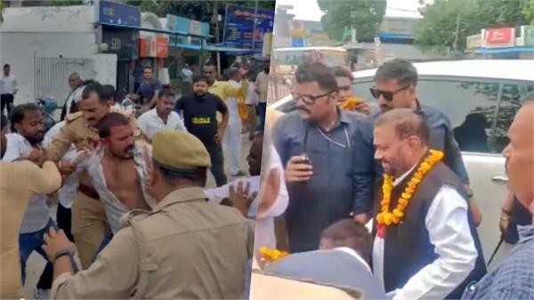 swami prasad maurya slapped by a young man